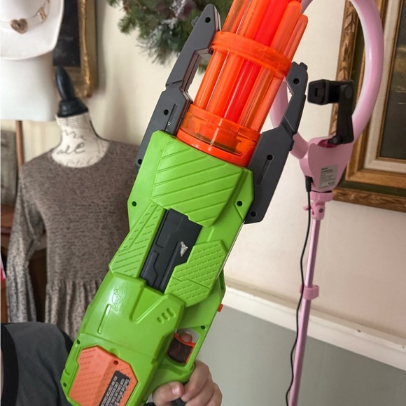 Cyclonic Green and Orange Dart Toy Action Figure Play-set Gun - Picture 5 of 9